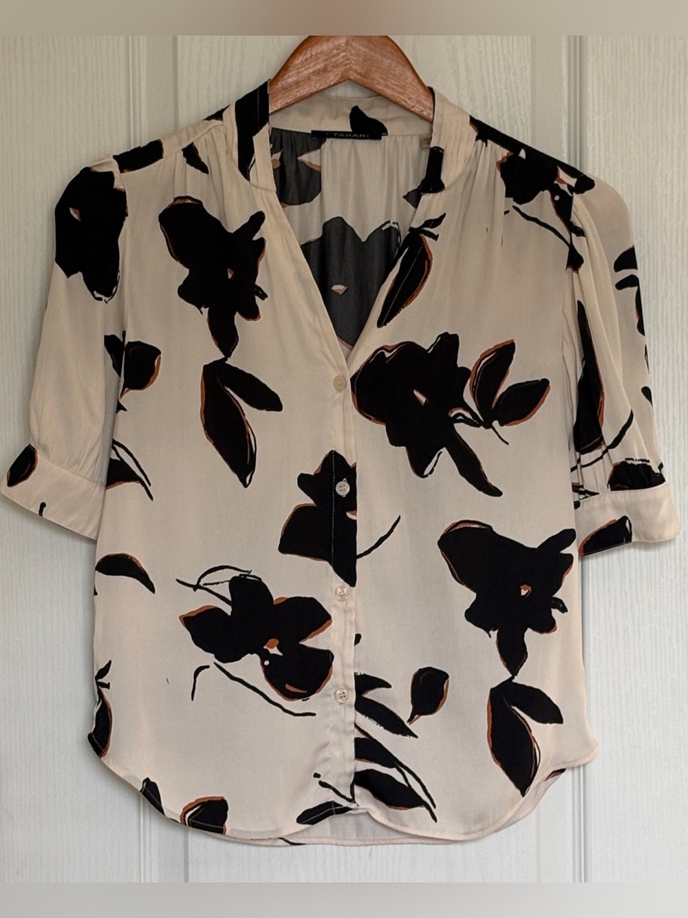 T Tahari Women’s Black and Cream Floral Short Sleeve Blouse Size XS Chic